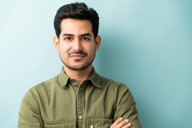 files/closeup-young-hispanic-man-casuals-studio_662251-600.avif